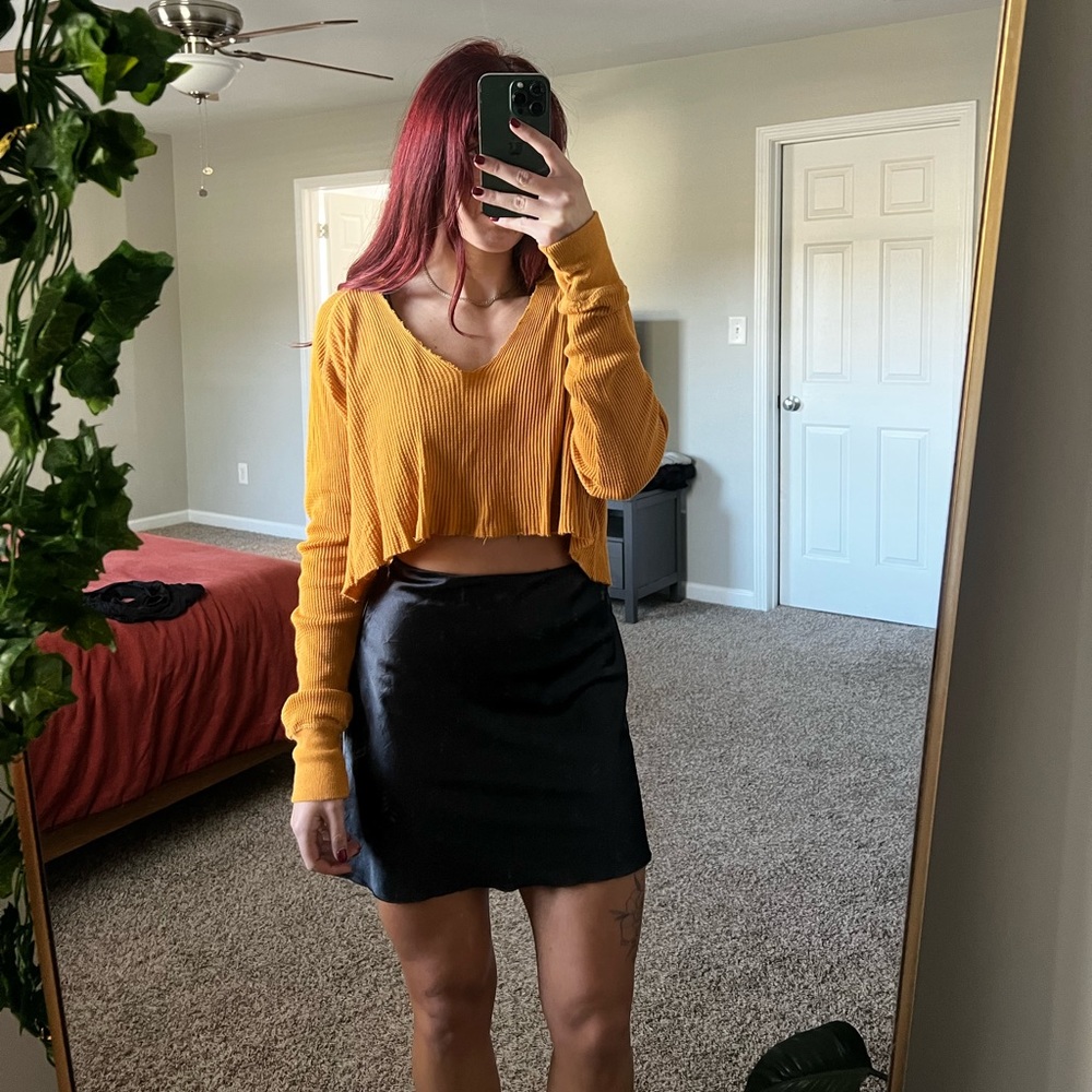 Urban outfitters BDG cropped long sleeve, burnt orange, size medium